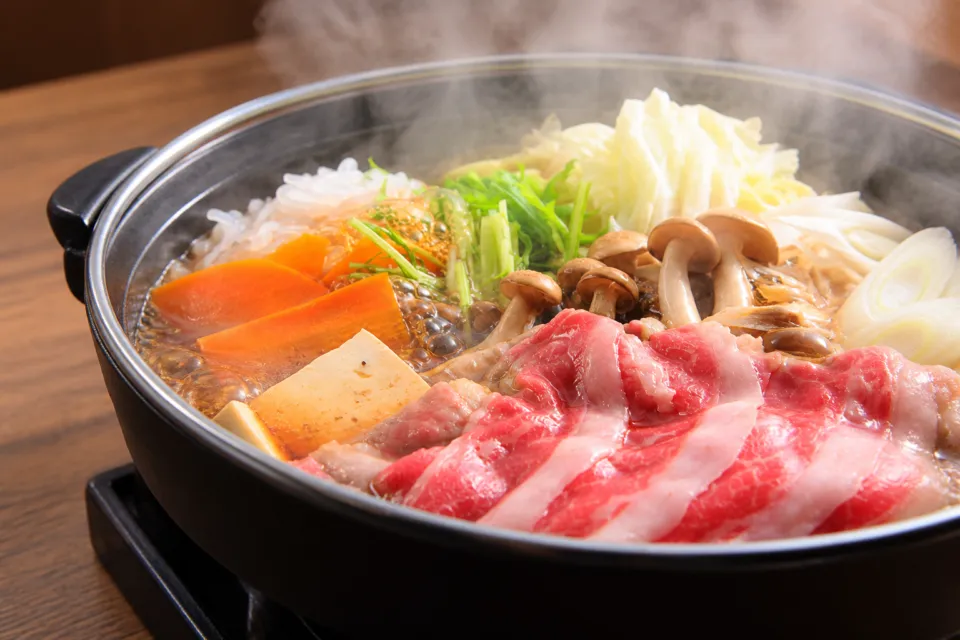 馬桜 銀座通り店の湯気が立つ馬肉鍋
