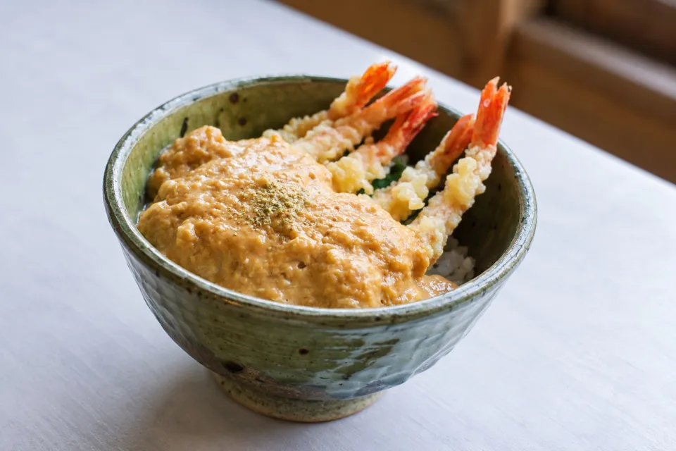 料理茶屋 魚志楼の海老を使った丼料理