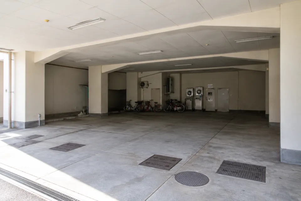 宇和島リージェントホテルの屋内駐車場