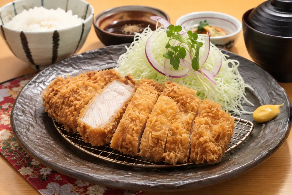 海鮮茶屋 うを佐 木花店の厚切りとんかつを中心にした御膳