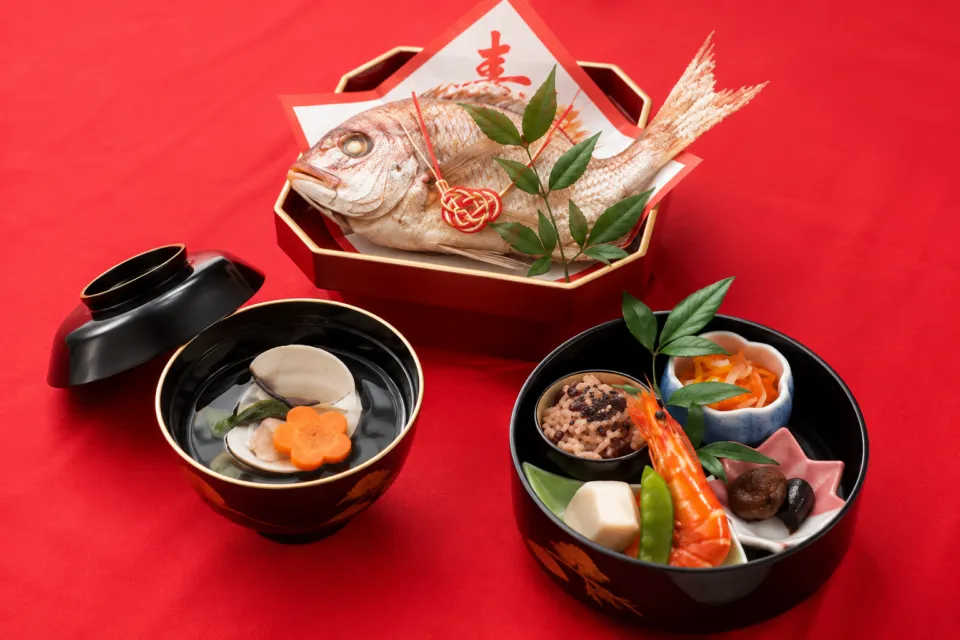 海鮮茶屋 うを佐 木花店の焼鯛や赤飯を並べたお食い初めセット