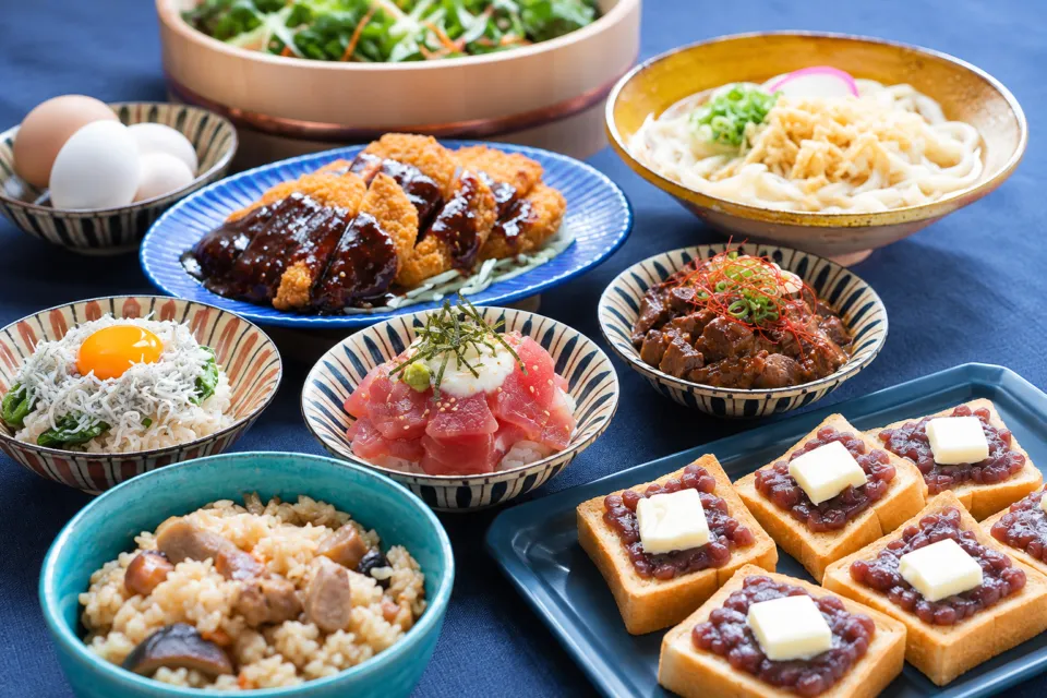ベッセルホテルカンパーナ名古屋の名古屋めしを含む朝食の料理