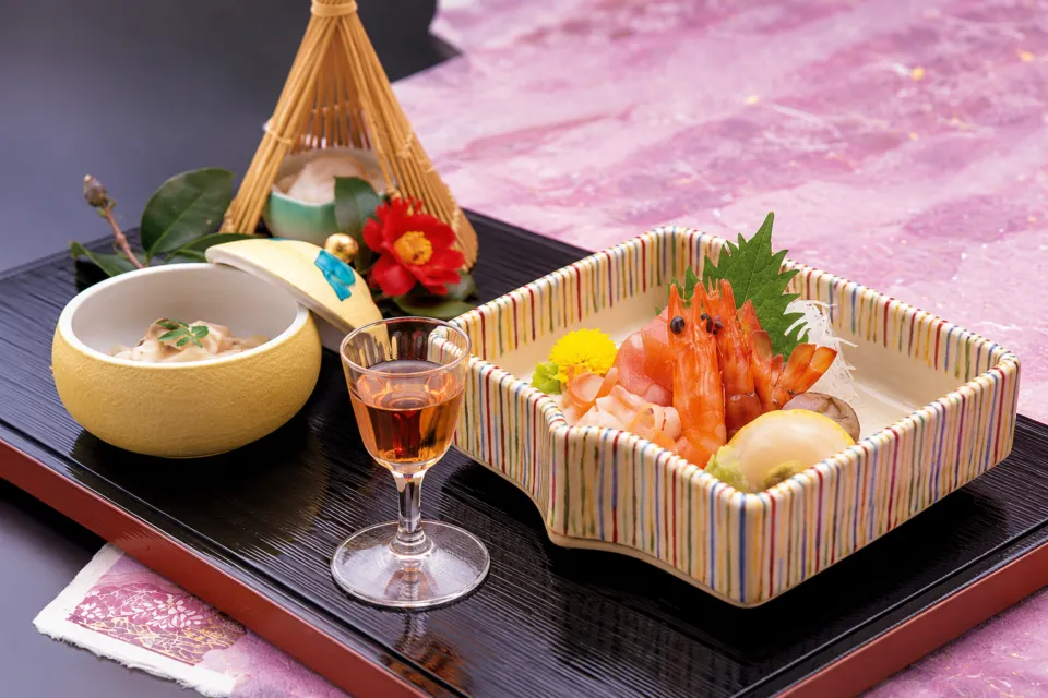 若草の宿丸栄の刺身を含む和会席料理