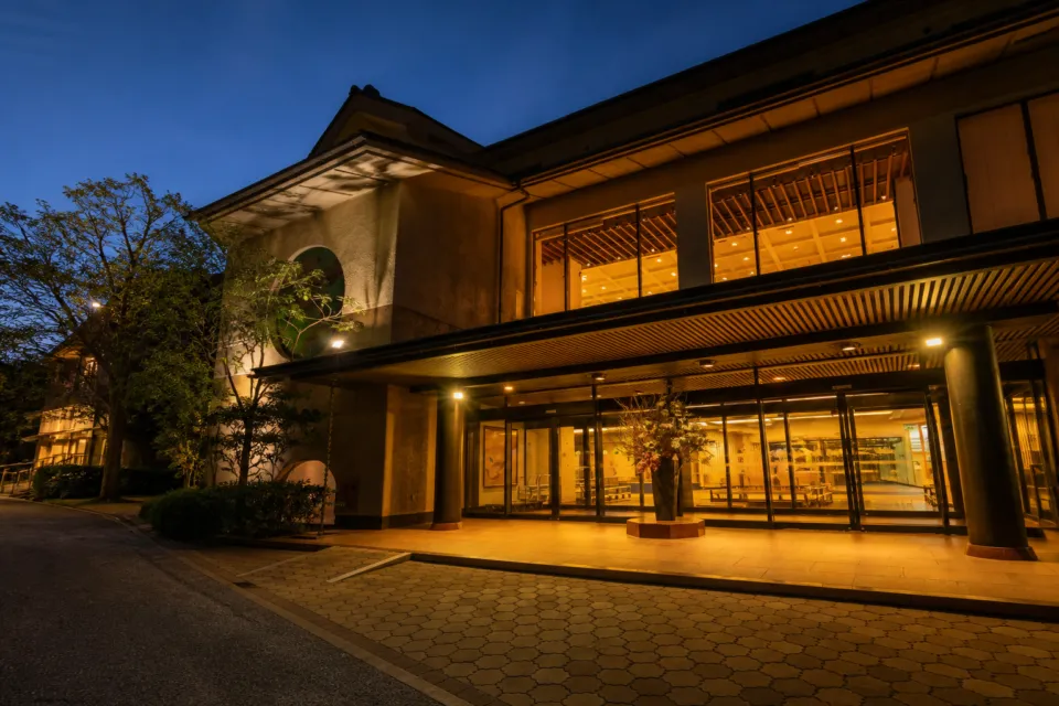 WASHU BLUE RESORT 風籠の外観と瀬戸内の景観