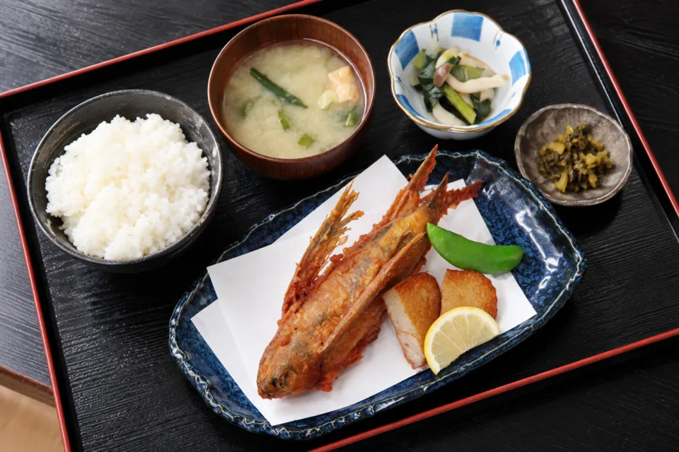 ふるさと市場・島の恵み館 レストランの飛魚姿揚げ定食