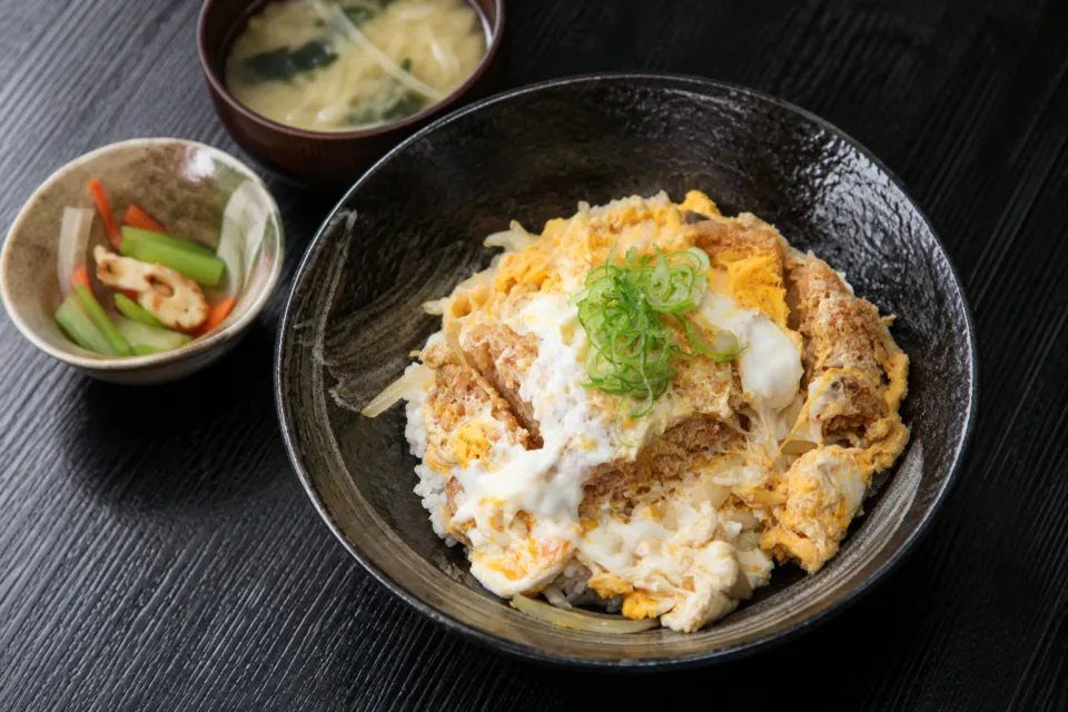 ふるさと市場・島の恵み館 レストランの豚ロースカツ丼