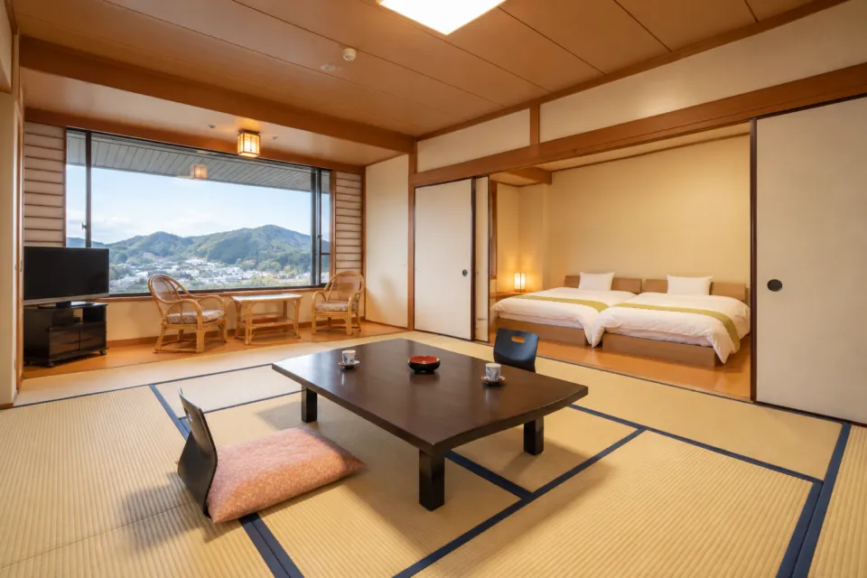 山村別館のベッドを備えた和洋室
