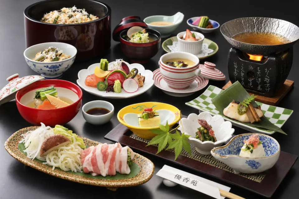 山の神温泉 優香苑の彩華コースの料理一例