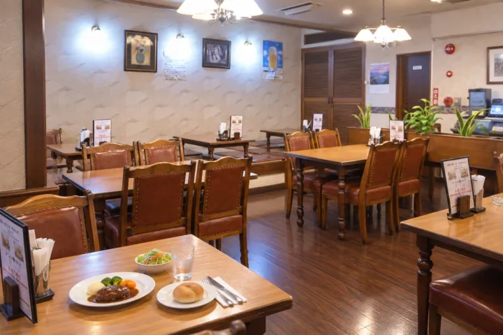 ヨーロッパ軒総本店の2階テーブル席