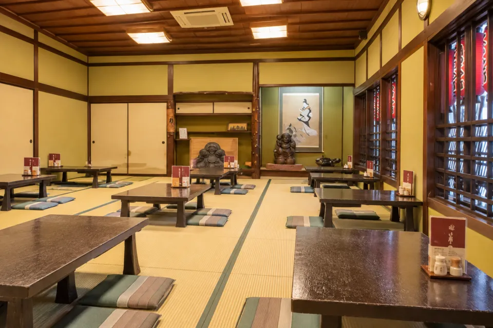 吉宗 本店の畳敷きの大広間
