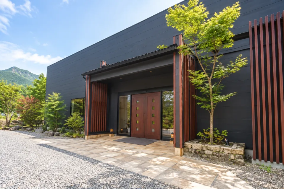 由布の癒 友里の本館入口外観