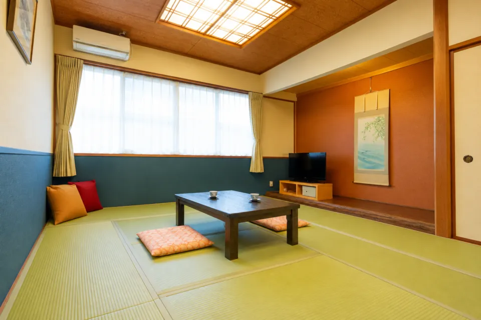 湯布院やわらぎの郷やどやの畳敷きの和室