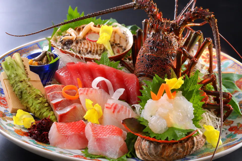 美味しい温泉 夢みさきの彩り豊かな刺身盛り合わせ