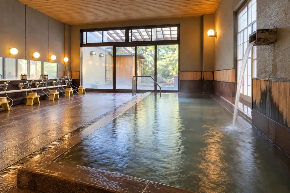 美味しい温泉 夢みさきの桧の庭園大浴場