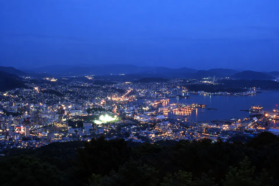 弓張の丘ホテルの佐世保市街地の夜景