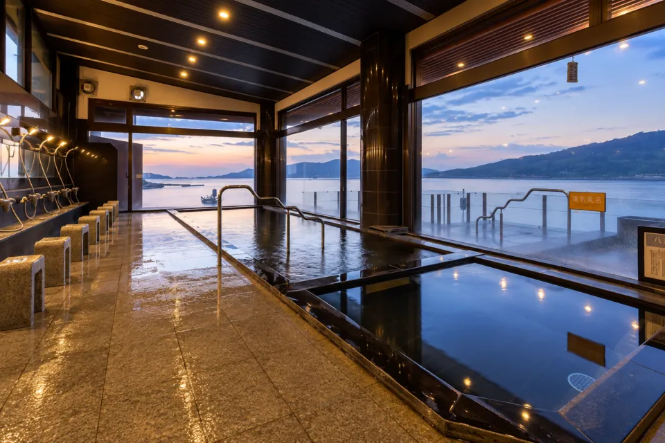 油谷湾温泉 ホテル楊貴館の海景色を望むホテル楊貴館の楊貴妃の湯