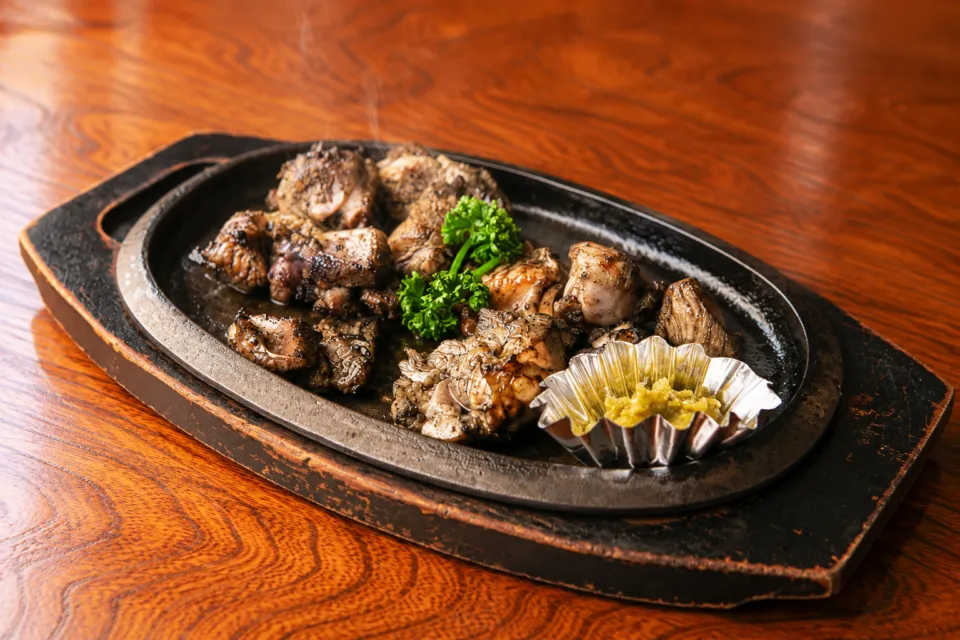 座・寿鈴の公式コース紹介に掲載された肉料理の一皿