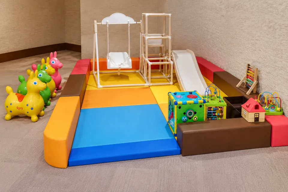淡路インターナショナルホテル ザ・サンプラザの室内の子ども用遊び場