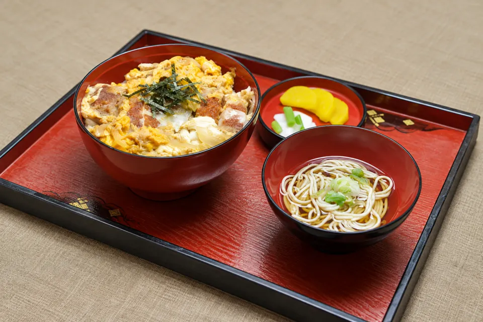 芭蕉館の丼と小さなそばの膳