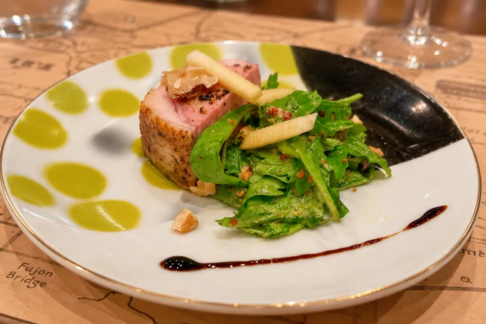 ビストロ・ミル・プランタンの葉物野菜を添えた前菜