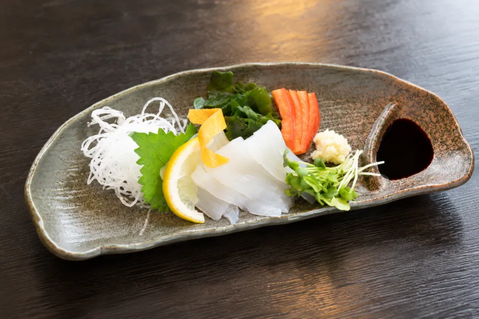 お食事処茶田屋の白いかのお造り