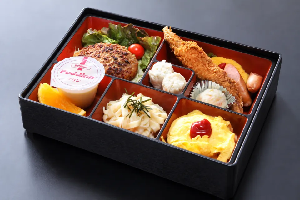バーベキューハウス シャトー弥山のエビ料理などを詰めた子ども用の箱膳