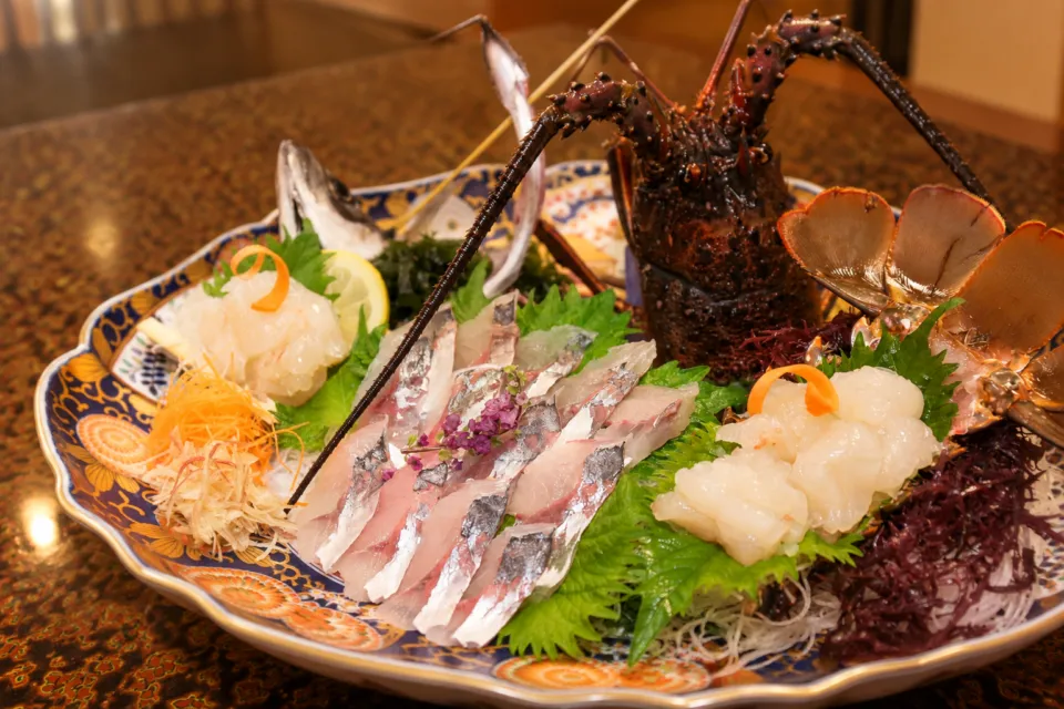 博多料亭 稚加榮 福岡店の魚介の刺身盛り合わせ