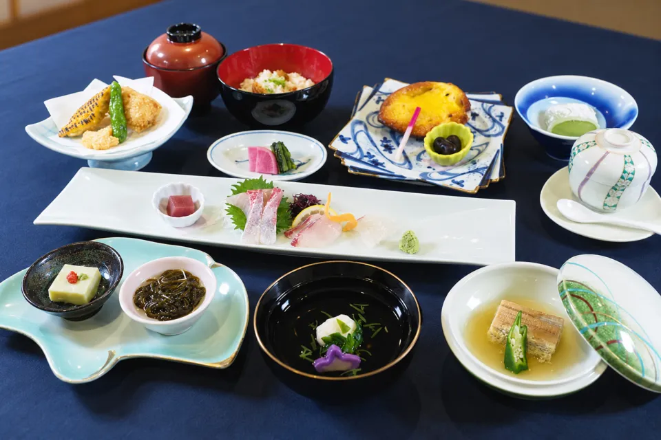 博多料亭 稚加榮 福岡店の季節会席の料理例