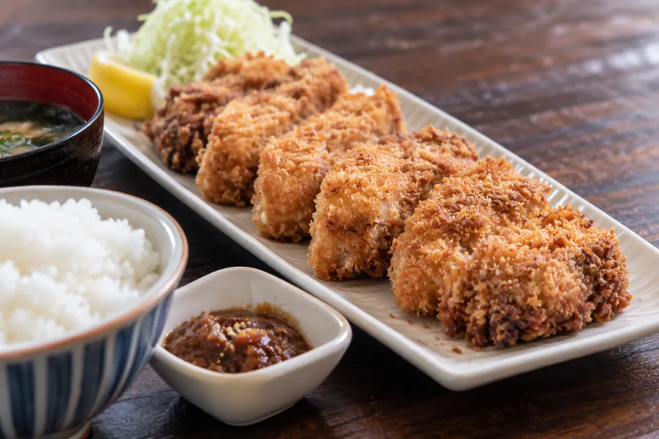 ちんばたの切り分けたカツの定食