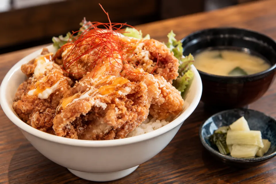 ちんばたの唐揚げをのせた丼