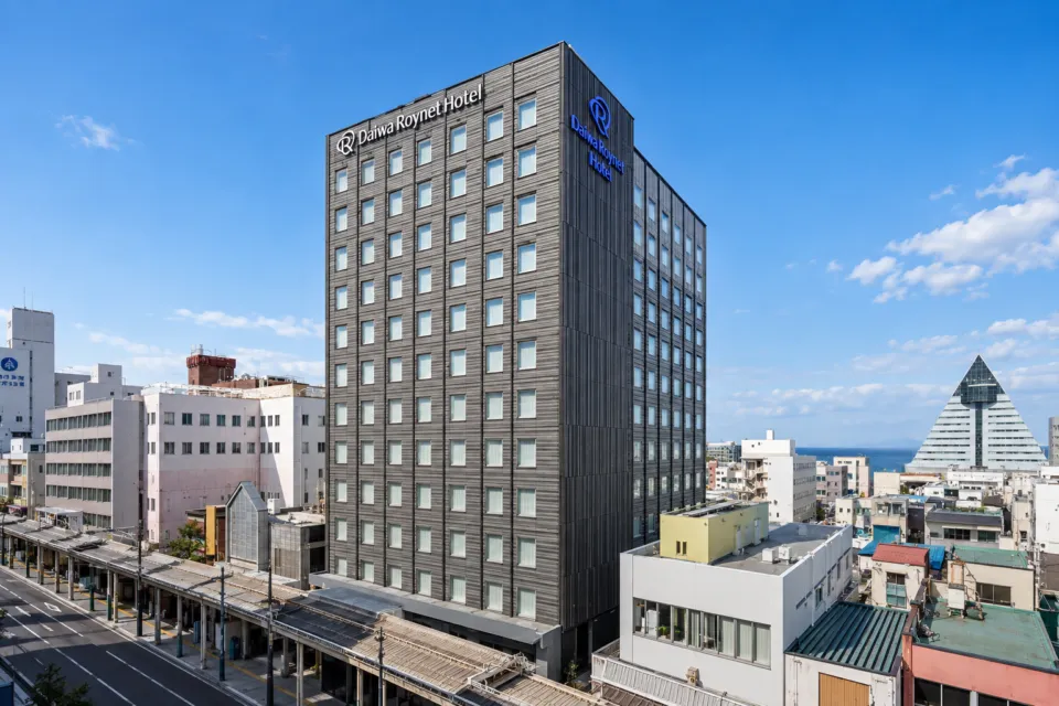 ダイワロイネットホテル青森の昼の建物外観