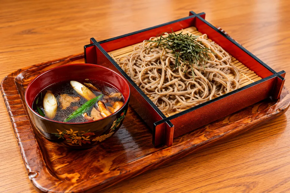 お食事処坂出の熊肉となめこのつけそば
