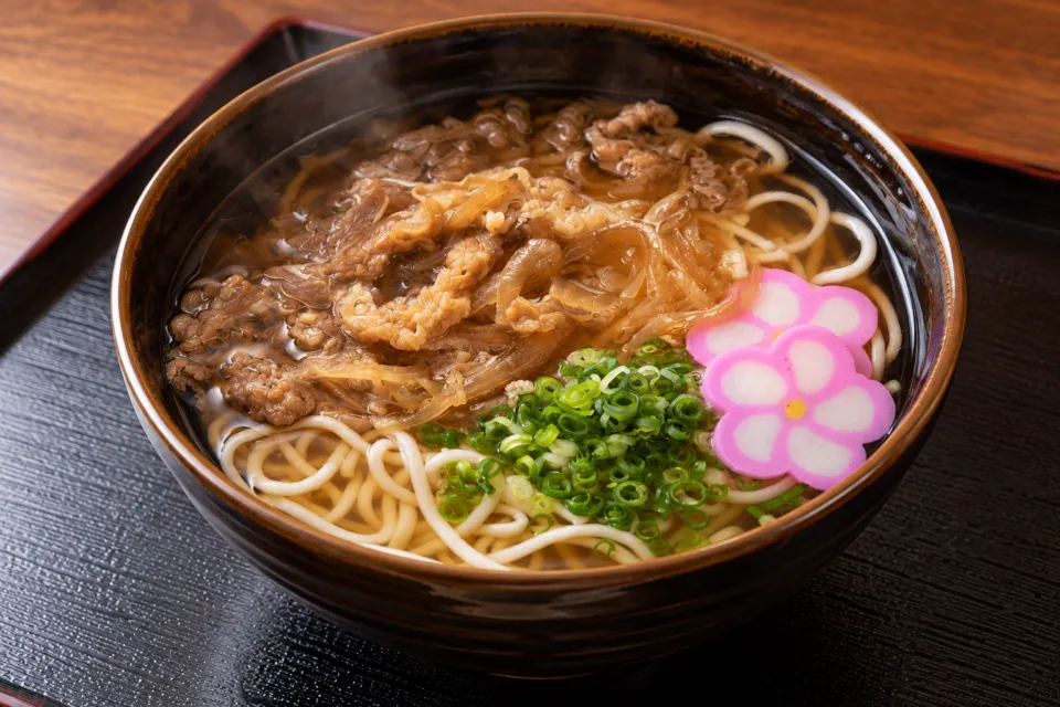 五島手延うどん おっどん亭の牛肉とねぎをのせた肉うどん