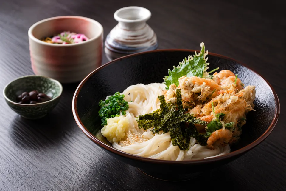 郷屋敷 本店の天ぷらを添えたうどん