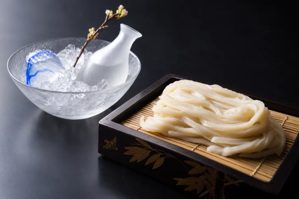 郷屋敷 本店のざるうどんと冷酒