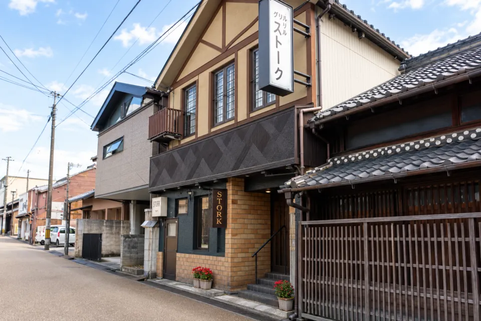 グリルストークの通りに面した店舗外観