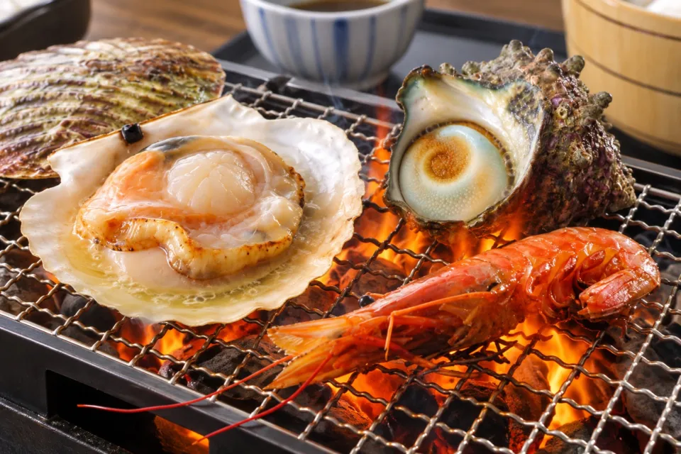 漁港食堂だいぼの貝と海老の浜焼き