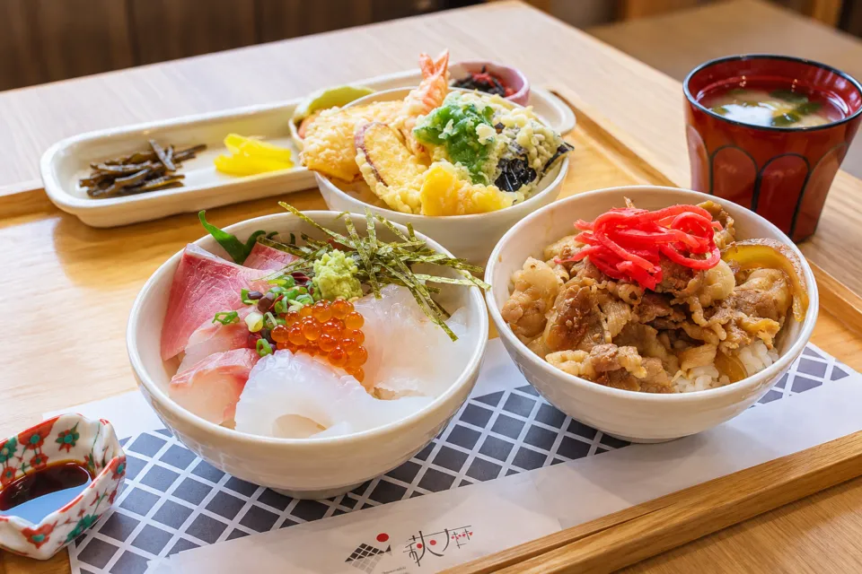 レストラン 萩暦の魚と肉と野菜のミニ三丼セット