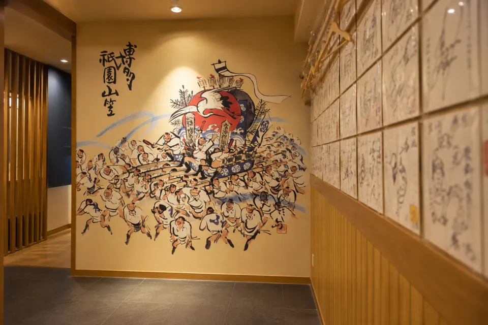 博多味処いろは 博多本店の博多本店の壁面に描かれた装飾