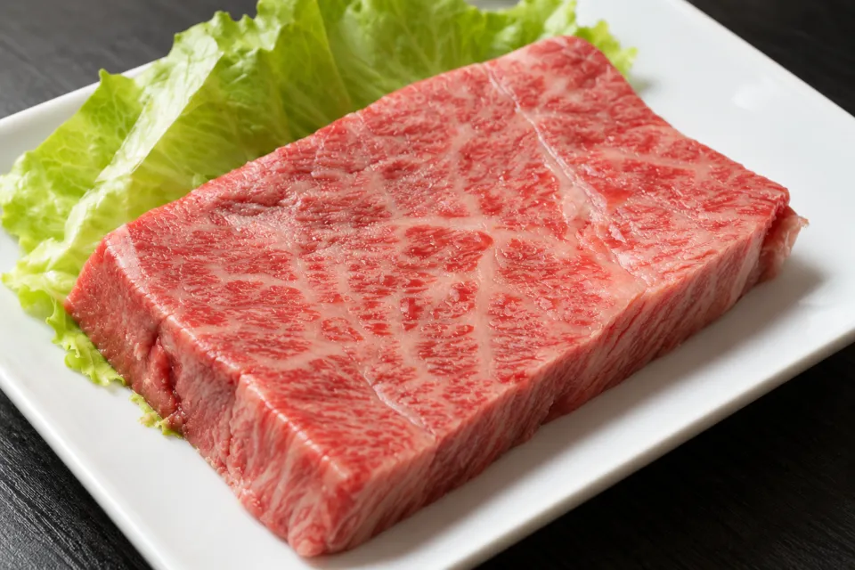 花旅館 岩戸屋の高千穂牛ステーキ用の肉