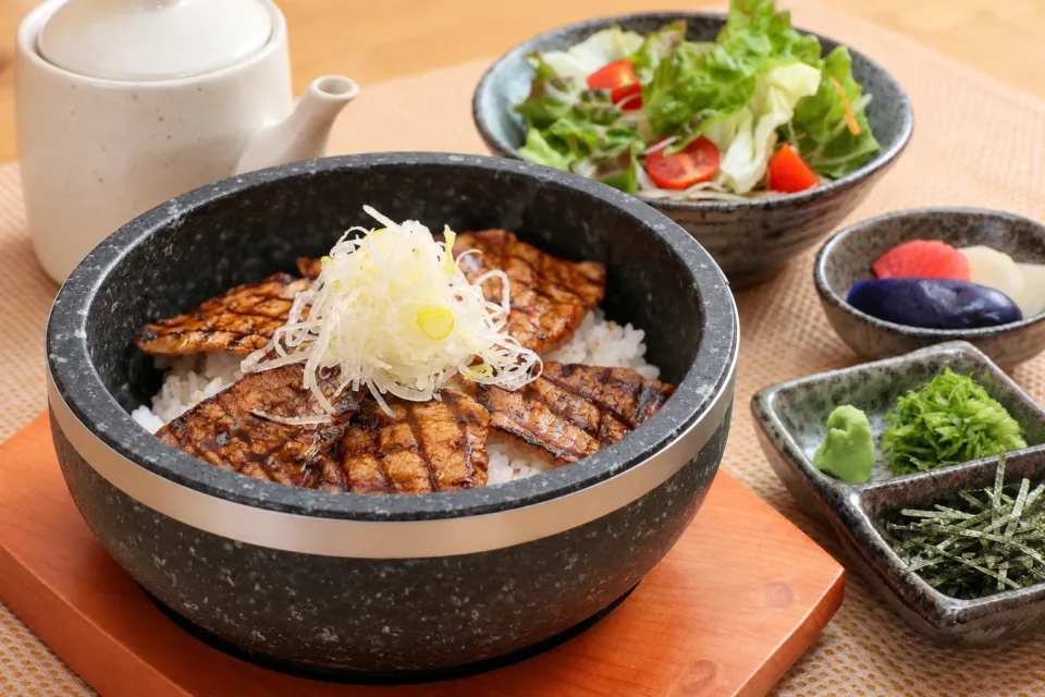 飛騨の味 酒菜の飛騨牛石焼ひつまぶし定食
