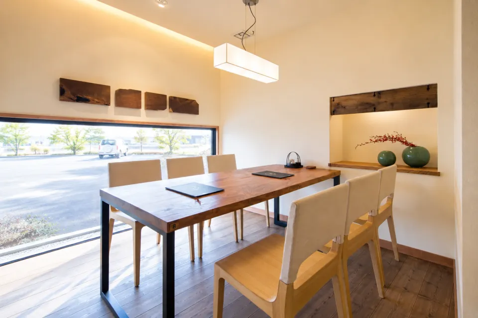 北斗七星の明るい小部屋のテーブル席