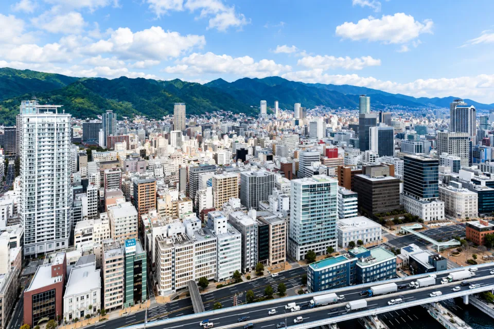 ホテルオークラ神戸の北側の市街地と山並みの眺望