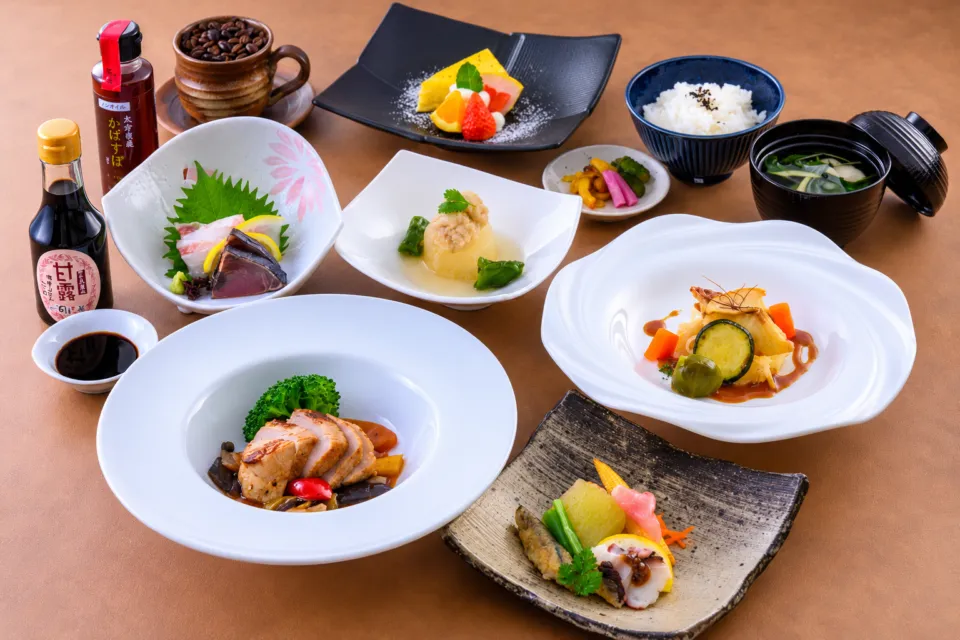 滋味創菜 百膳の夢の複数の小皿を組み合わせた御膳