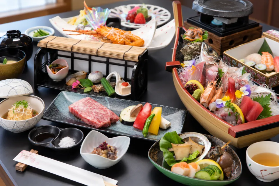 指宿海上ホテルのステーキと舟盛りの会席料理