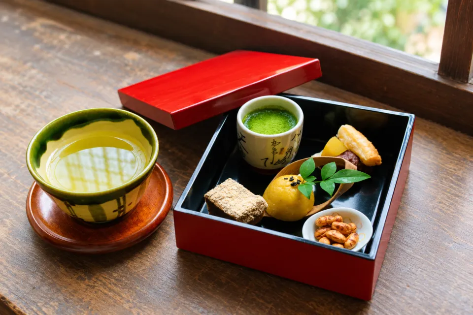 ギャラリーカフェ鵤樂舎の抹茶と和菓子のセット