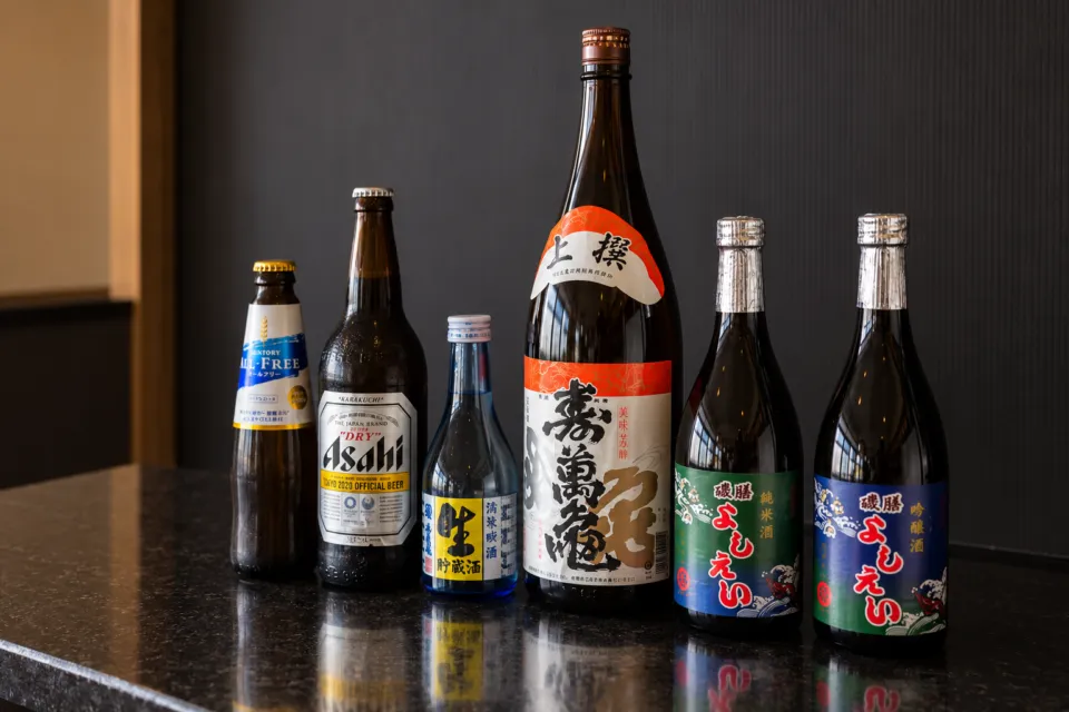磯膳よしえいの日本酒やビールのボトル