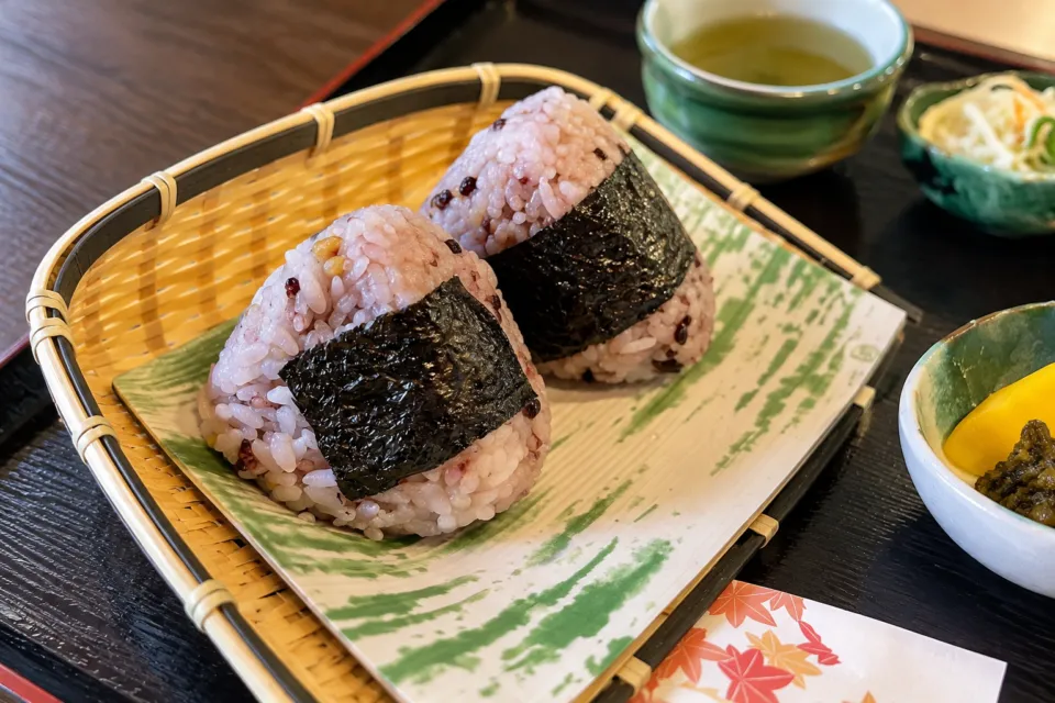 祖谷そば もみじ亭の十五穀米のおにぎり