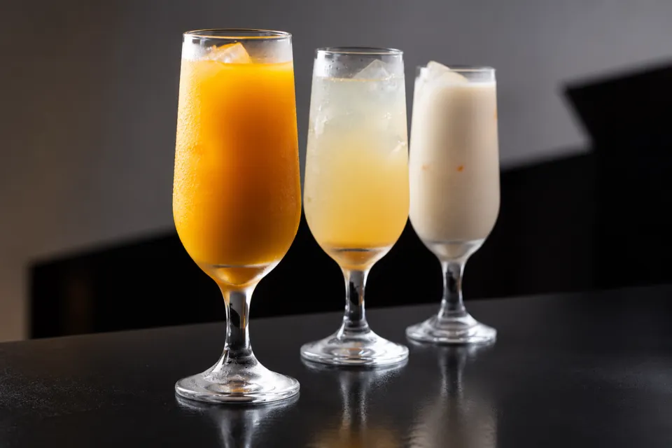 蛇の目寿しの色の異なる三種類のノンアルコールドリンク