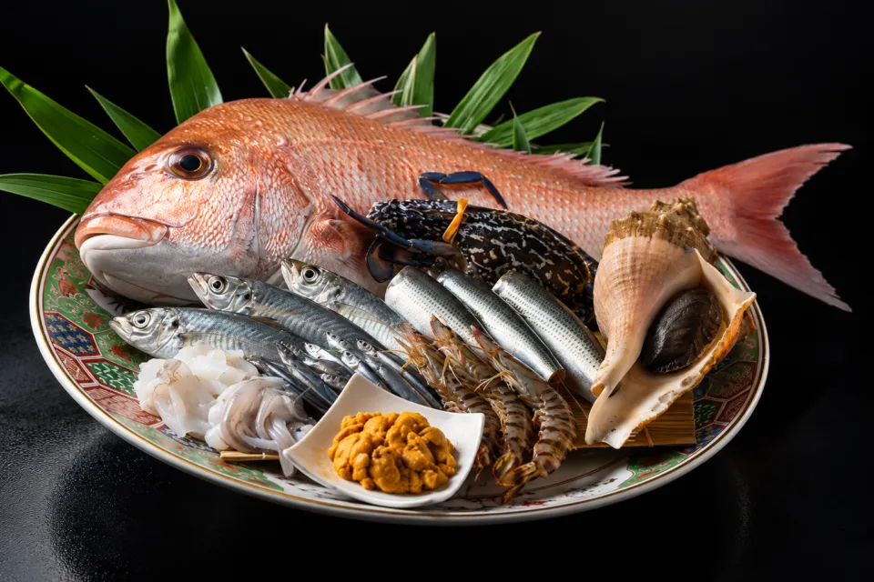 蛇の目寿しの天草の魚介を盛り合わせた素材写真
